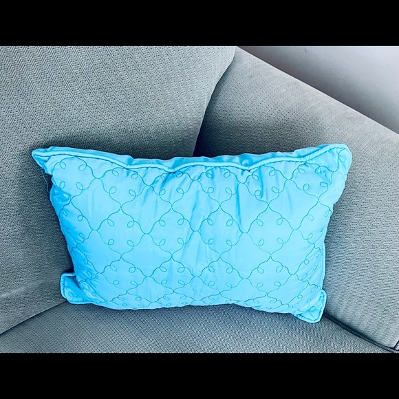 Twin Bedspread Set w/Pillows and Shams - Picture 9 of 11